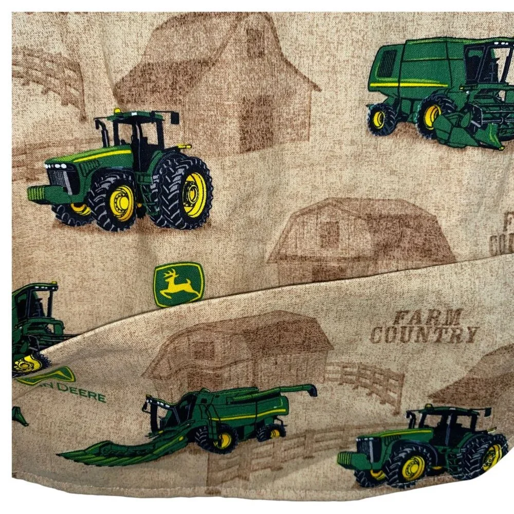 John Deere Men's Rib Eating Bib - Picture 2 of 3